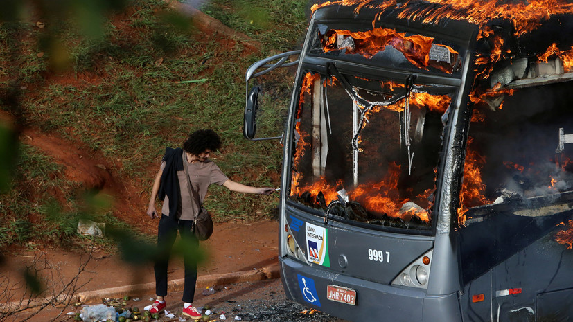 В 15 городах Бразилии вспыхнули массовые беспорядки