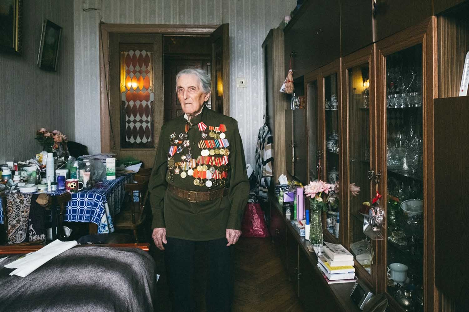 «Смерть — не самое страшное»: о чём вспоминают ветераны войны, глядя на свои награды