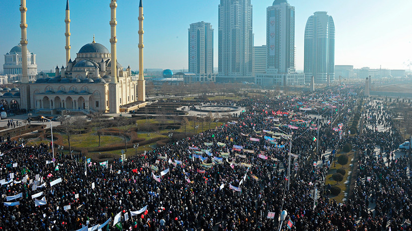 В Грозном проходит многотысячный митинг против преследования мусульман рохинджа