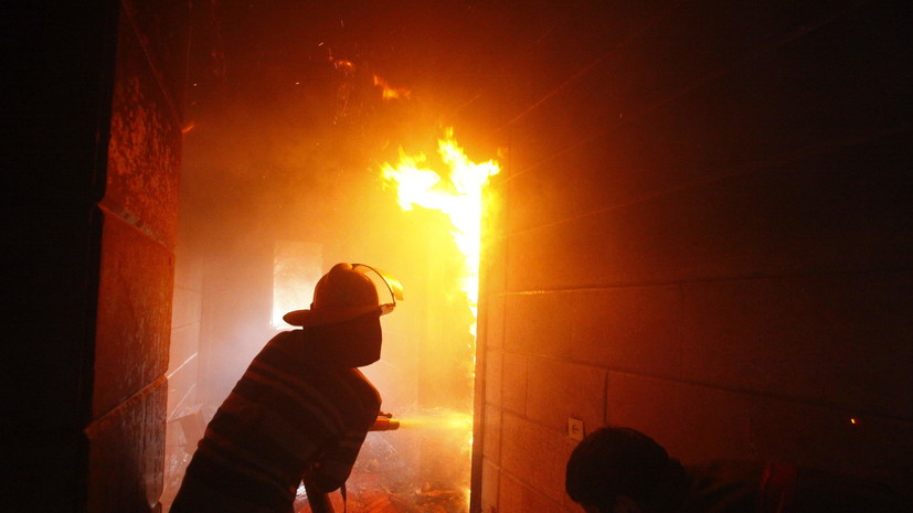 В результате сильного возгорания на складе на Алтуфьевском шоссе погибли по крайней мере 16 человек — МЧС