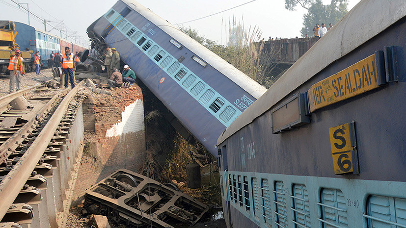 В Індії зійшов з рейок пасажирський потяг. Є жертви - фото 1